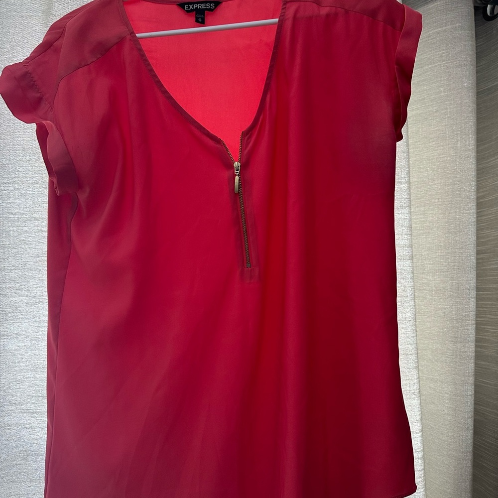 Express Women's Red coral vip-Front Top